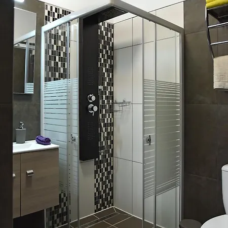 Water Lily Boutique And 3*